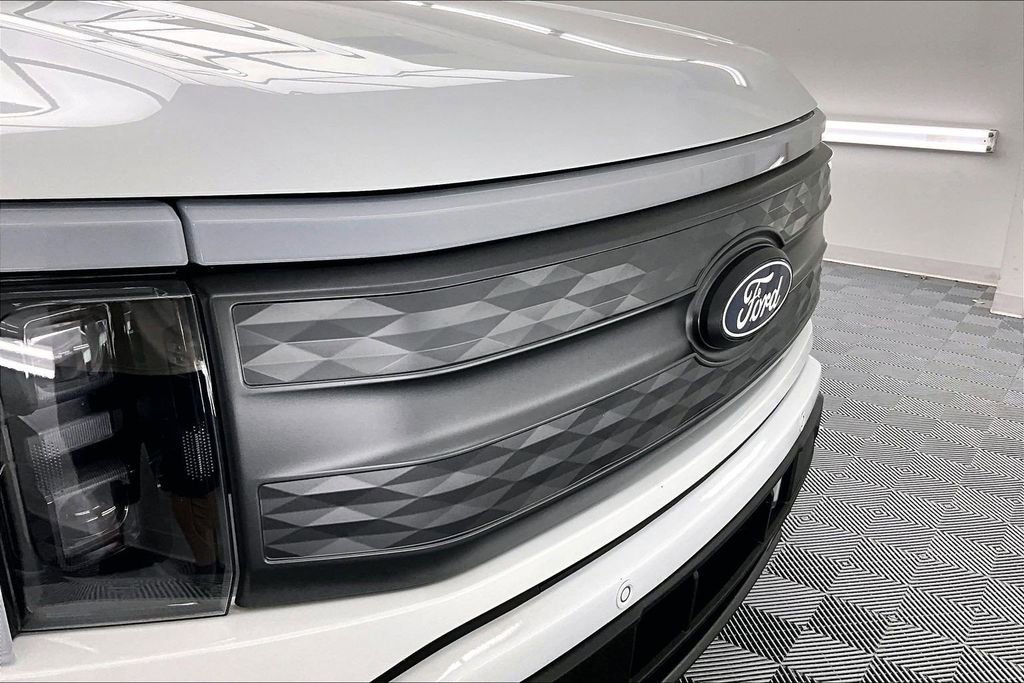 Used 2025 Ford F150 Lightning Lariat image 29