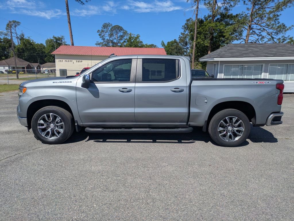 Used 2024 Chevrolet Silverado 1500 LT AWD/4WD image 7