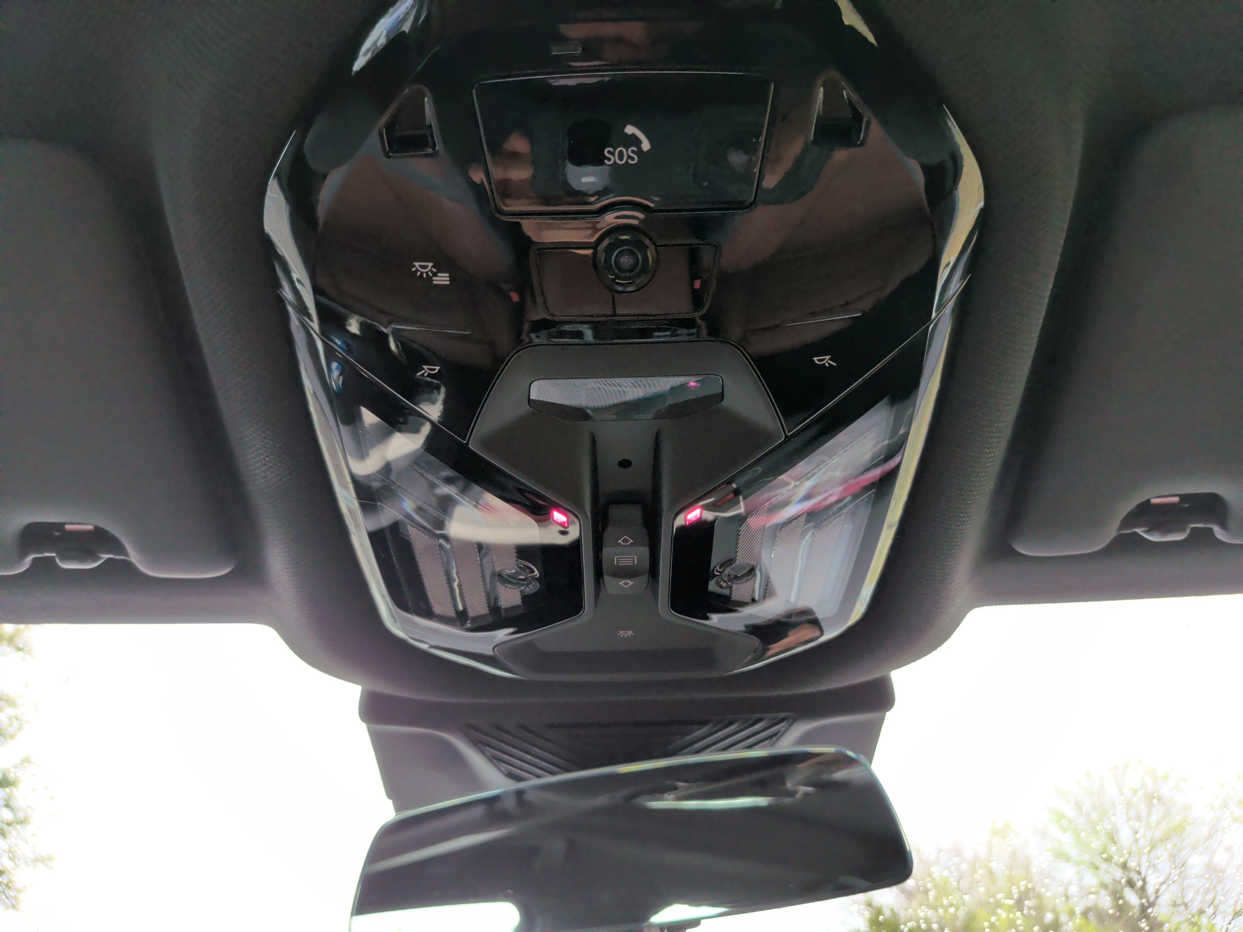 Certified 2025 BMW 550e xDrive w/ Executive Package image 32