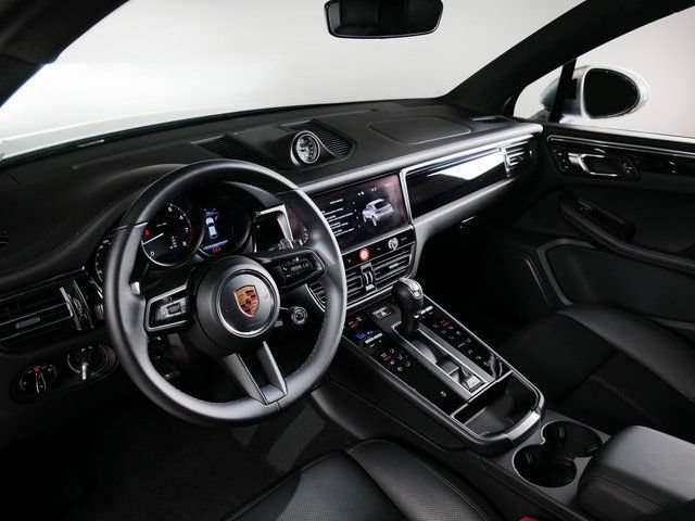 Certified 2026 Porsche Macan AWD/4WD image 21