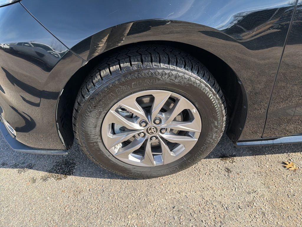 Used 2024 Toyota Sienna XLE image 10