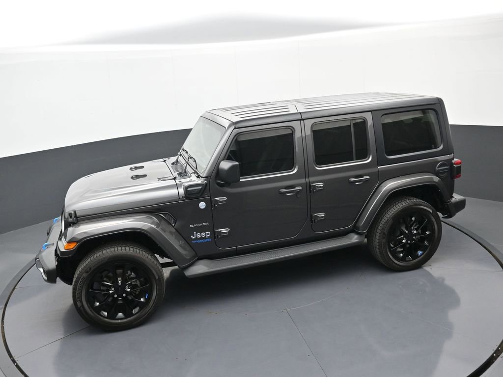 Used 2022 Jeep Wrangler Unlimited Sahara w/ Cold Weather Group AWD/4WD image 31