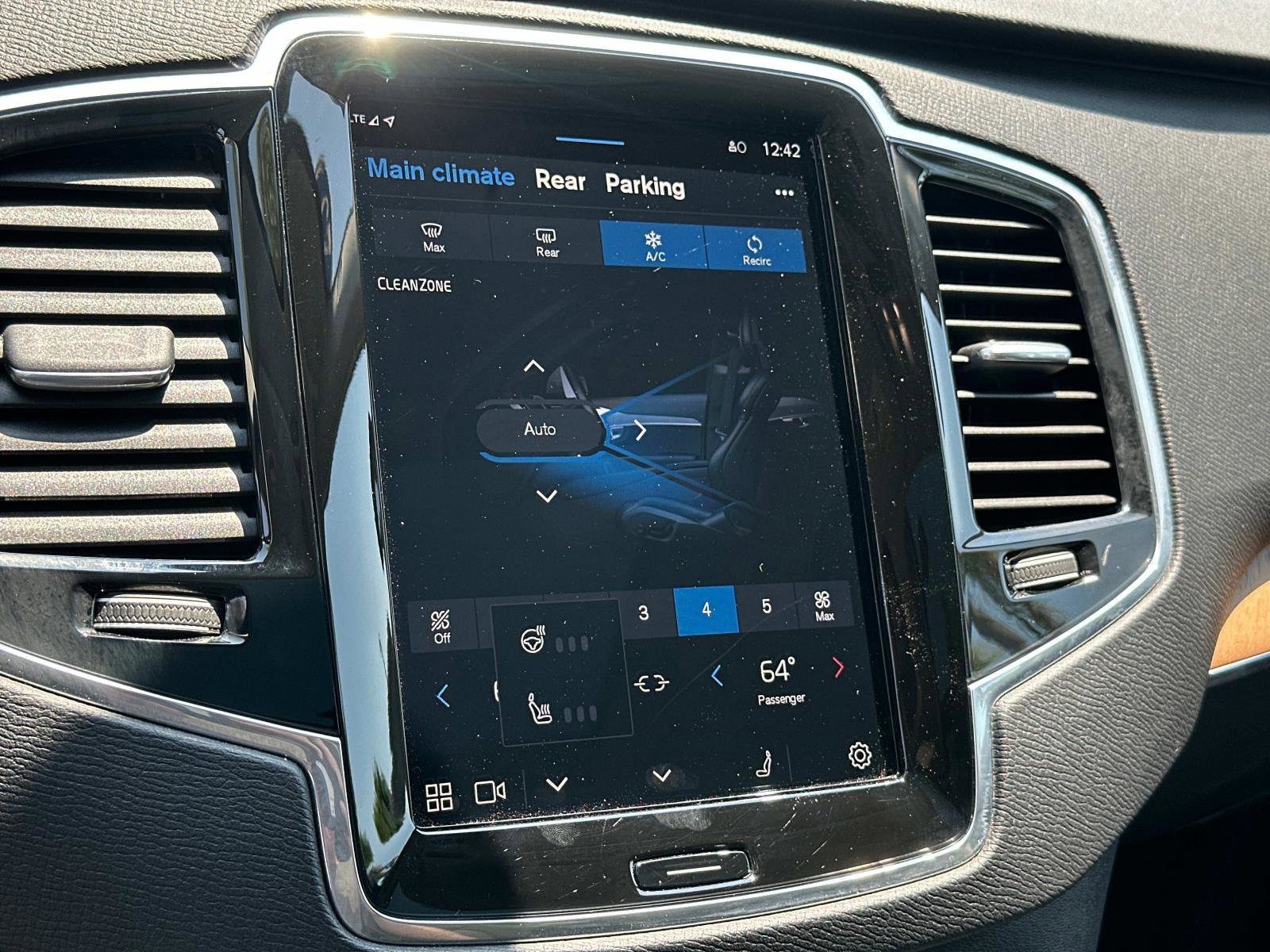 Certified 2025 Volvo XC90 B6 Plus image 12