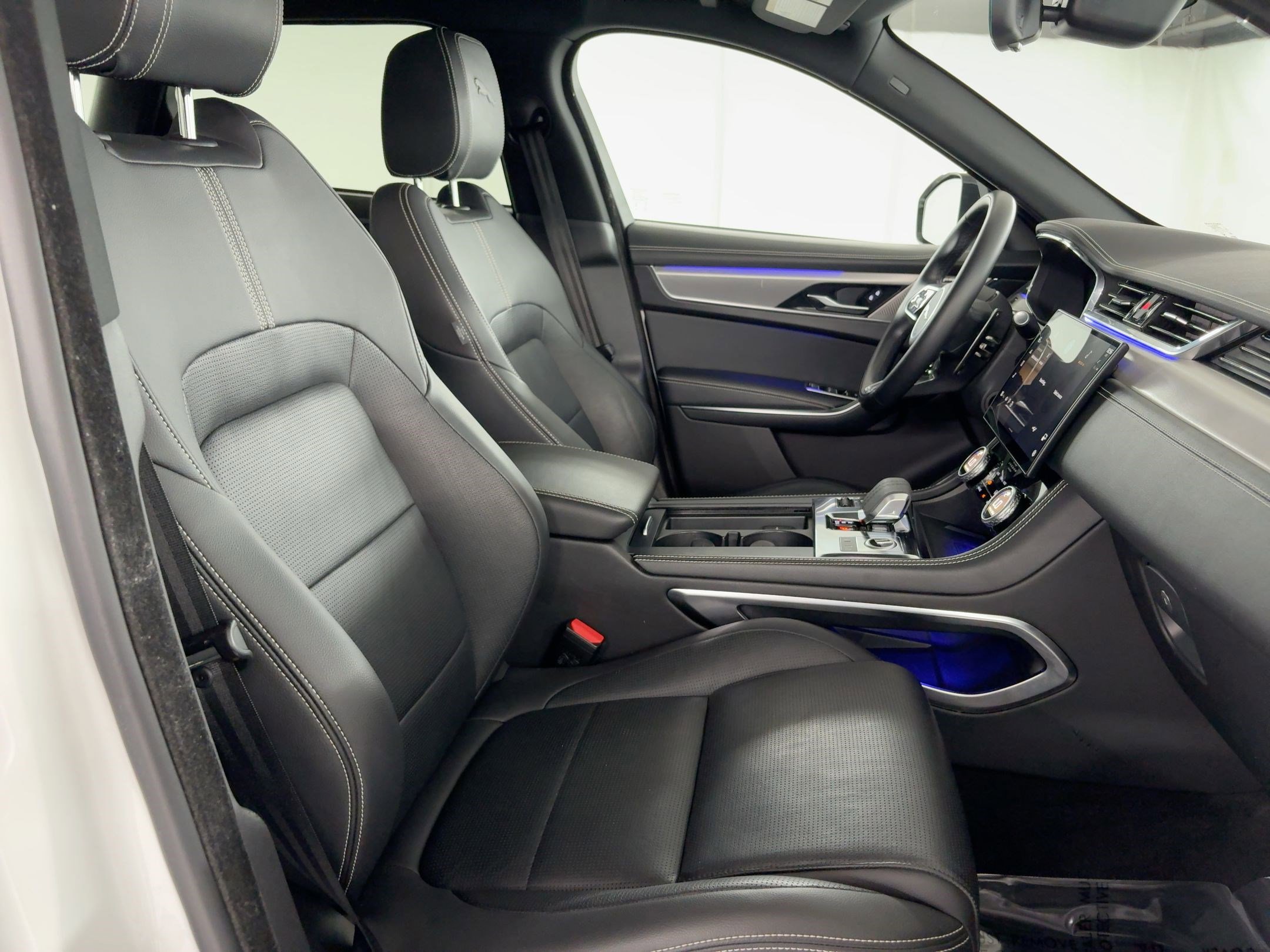 Used 2024 Jaguar F-PACE R-Dynamic S image 31