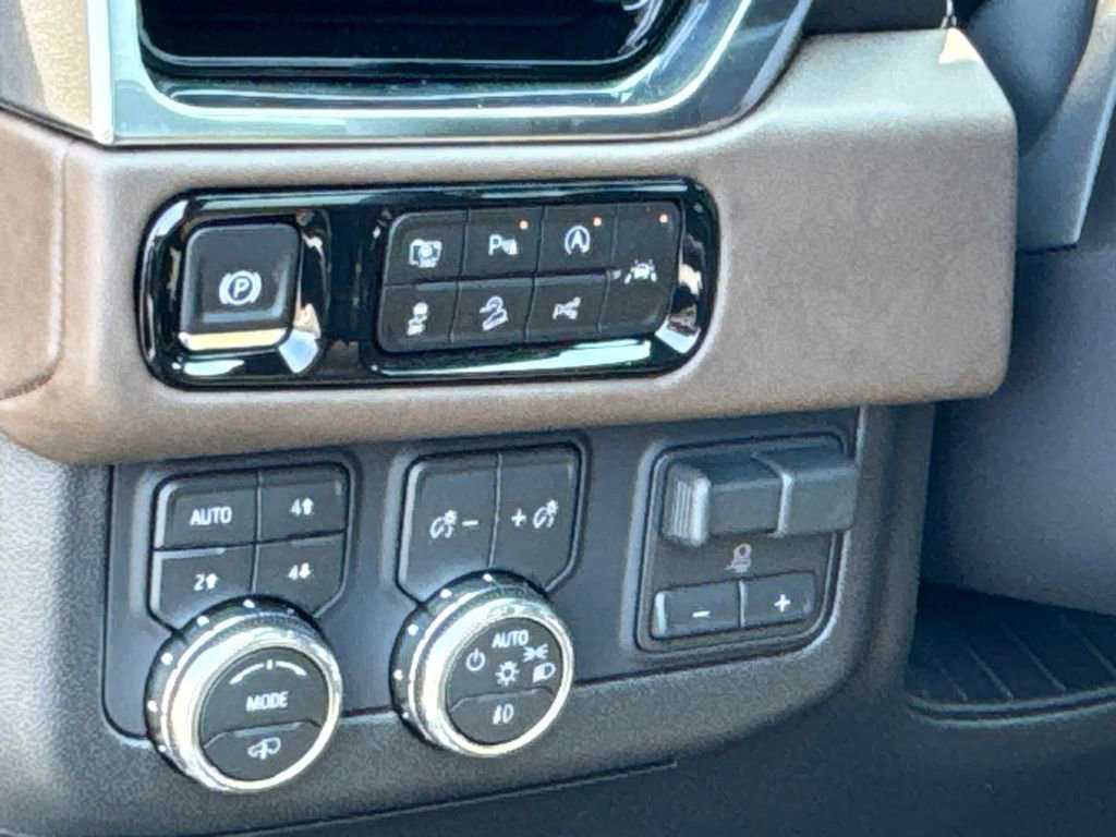New 2026 GMC Yukon XL Denali Ultimate AWD/4WD image 32