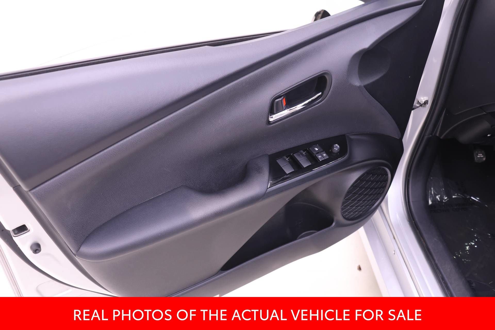 Certified 2022 Toyota Prius AWD image 9