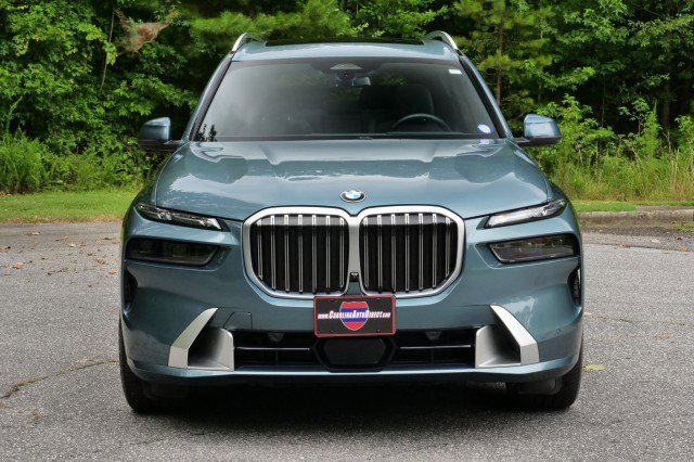 Used 2024 BMW X7 xDrive40i w/ Premium Package image 5