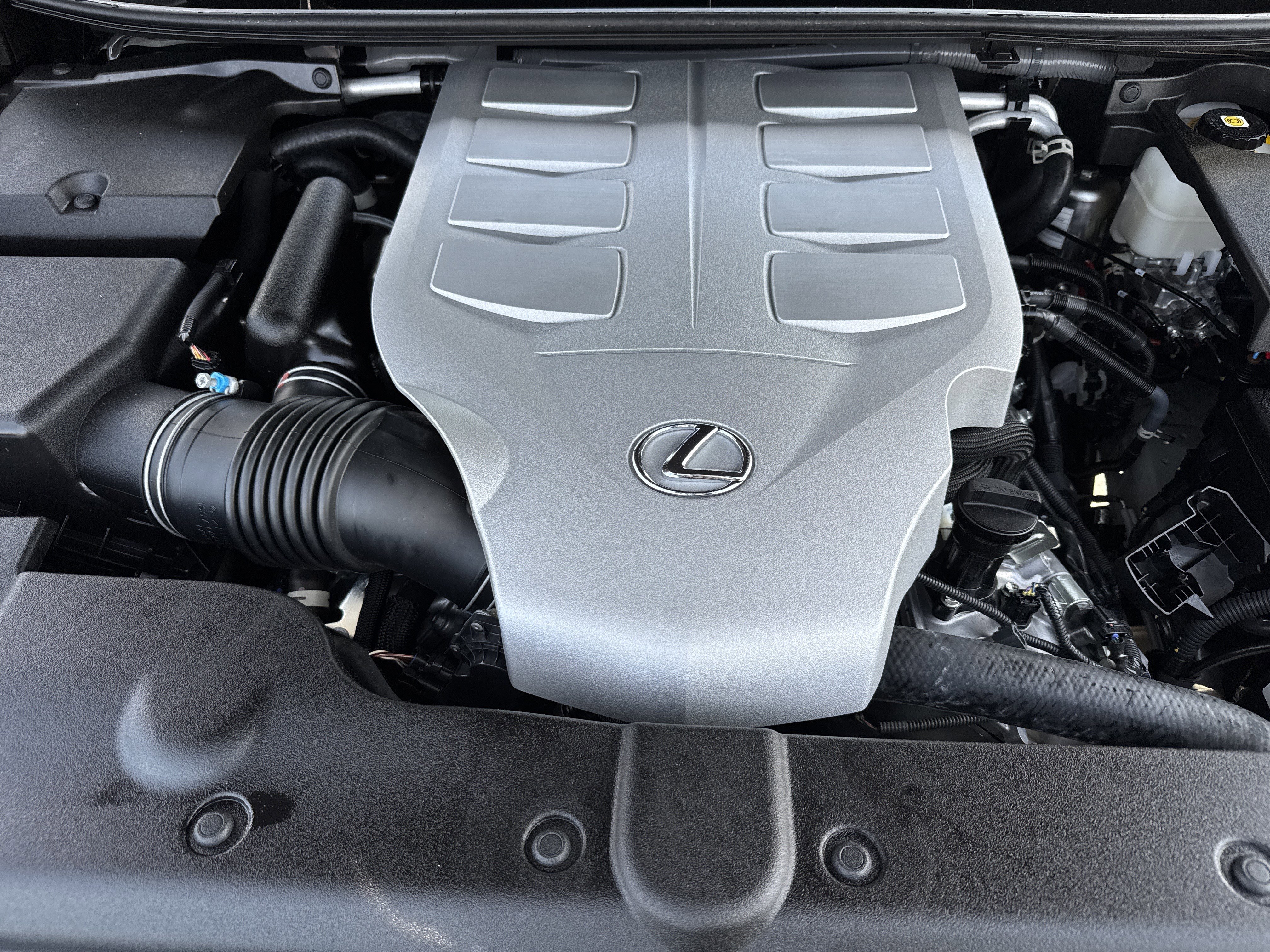 Used 2023 Lexus GX 460 Premium w/ Accessory Package AWD/4WD image 33