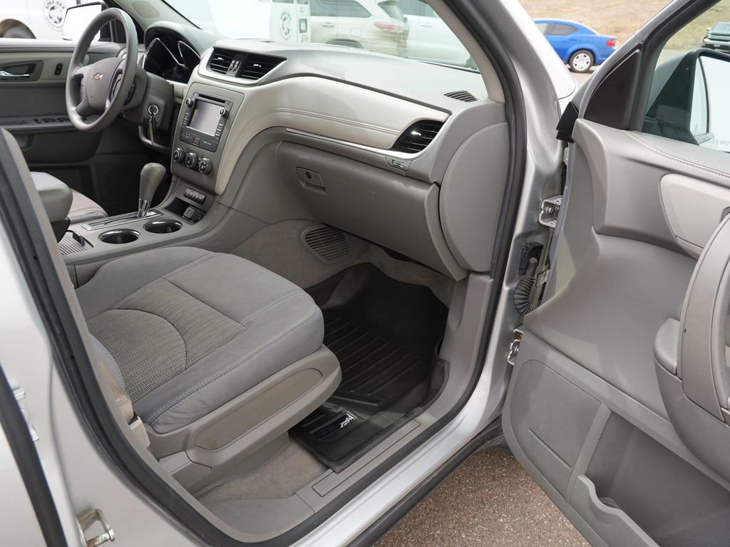 Used 2015 Chevrolet Traverse LS image 29