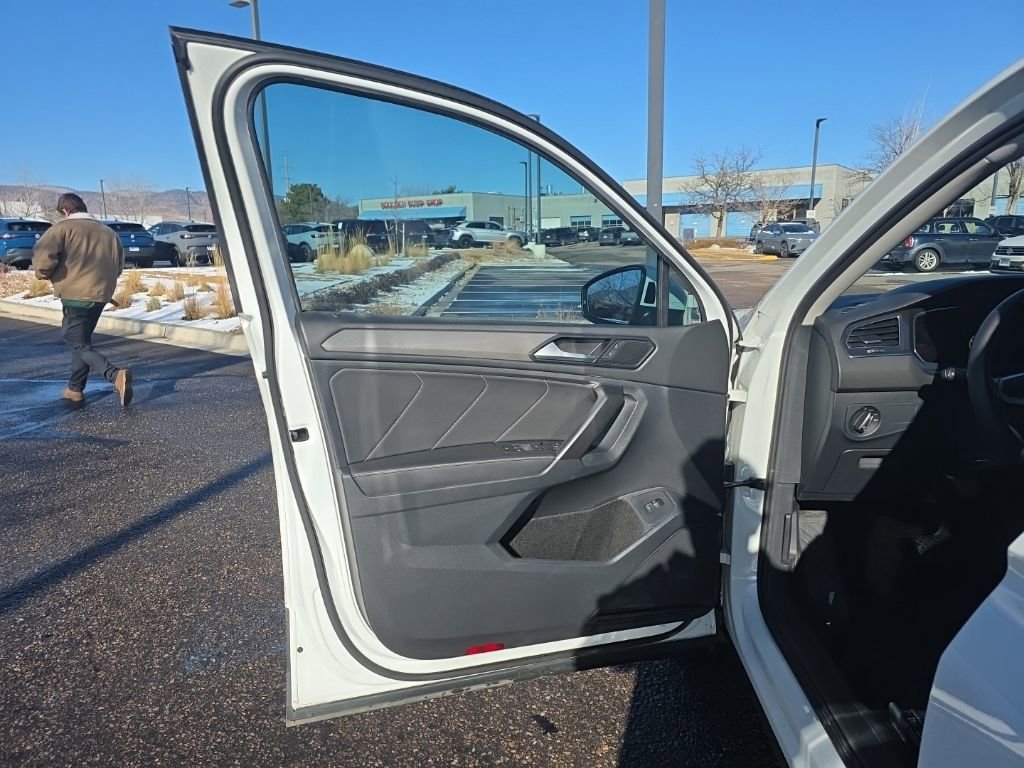 Certified 2022 Volkswagen Tiguan SE w/ Panoramic Sunroof Package image 11
