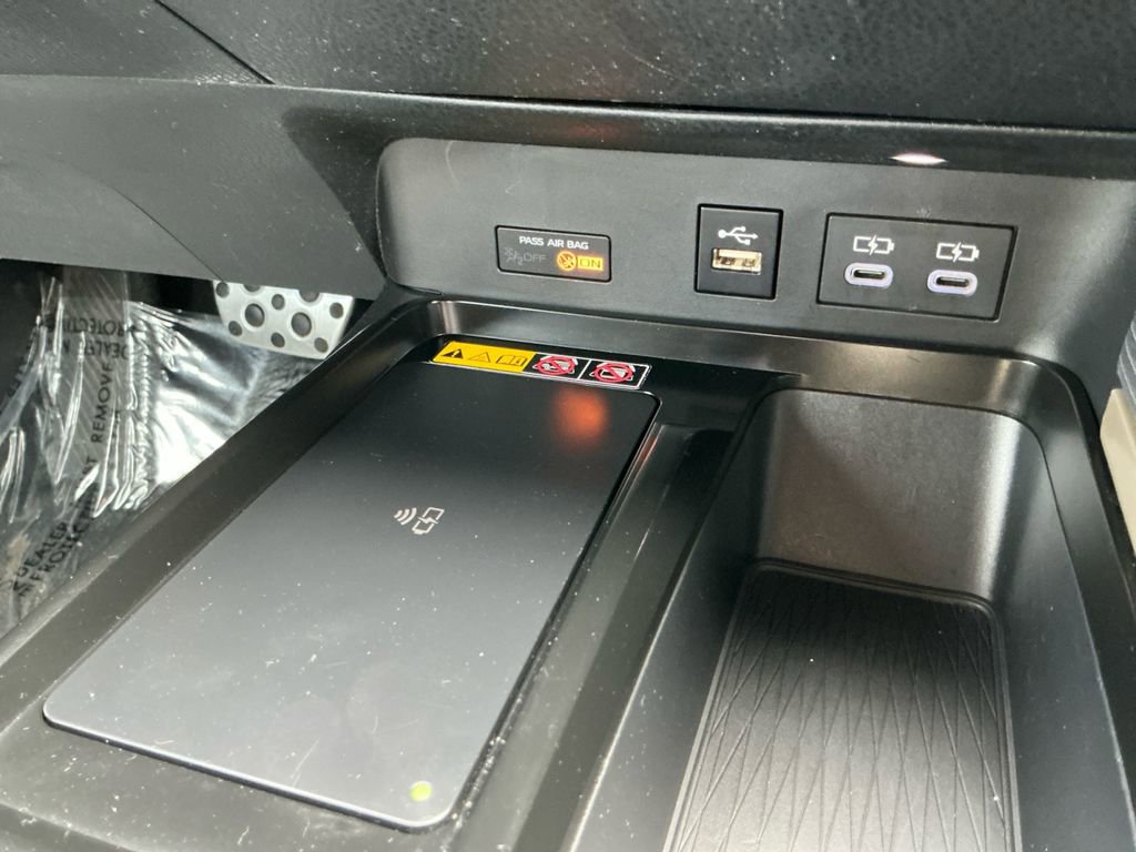 Used 2025 Toyota Camry SE image 16