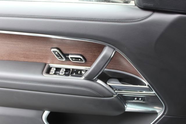 Used 2025 Land Rover Range Rover SE image 21