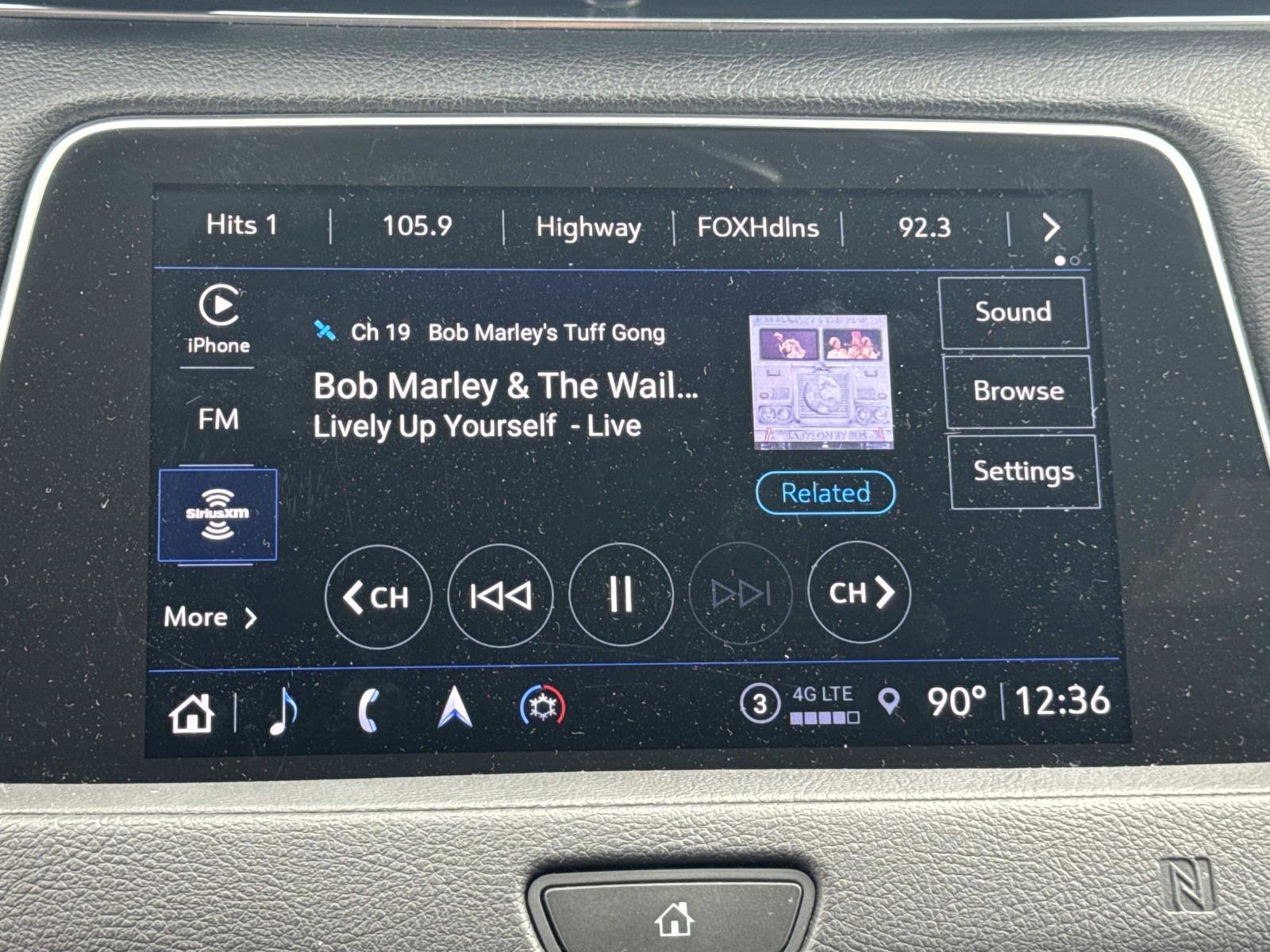 Used 2021 Cadillac XT4 Premium Luxury w/ Cold Weather Package image 13