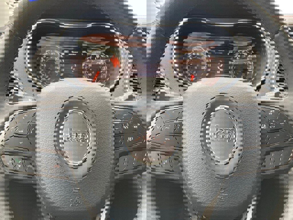 Used 2022 Jeep Cherokee Trailhawk image 18