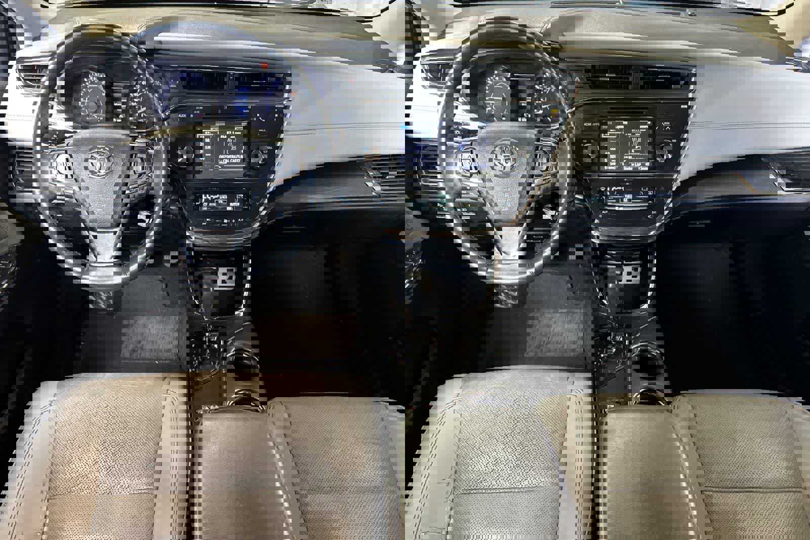 Used 2016 Toyota Avalon Limited w/ Toyota Safety Sense Package image 3