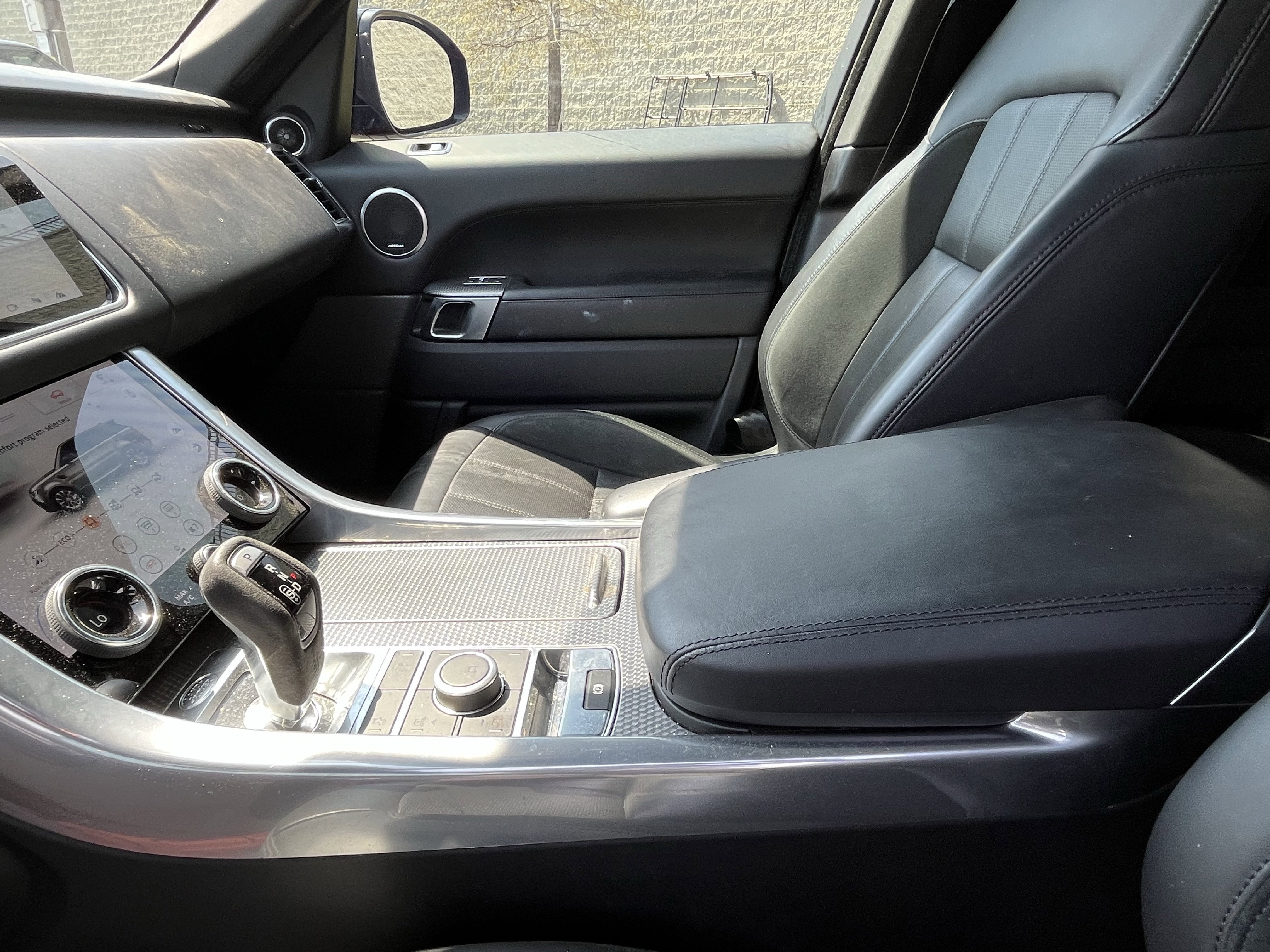 Used 2022 Land Rover Range Rover Sport HST image 25