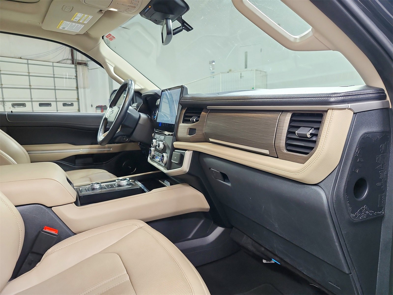 Used 2024 Ford Expedition Limited image 42