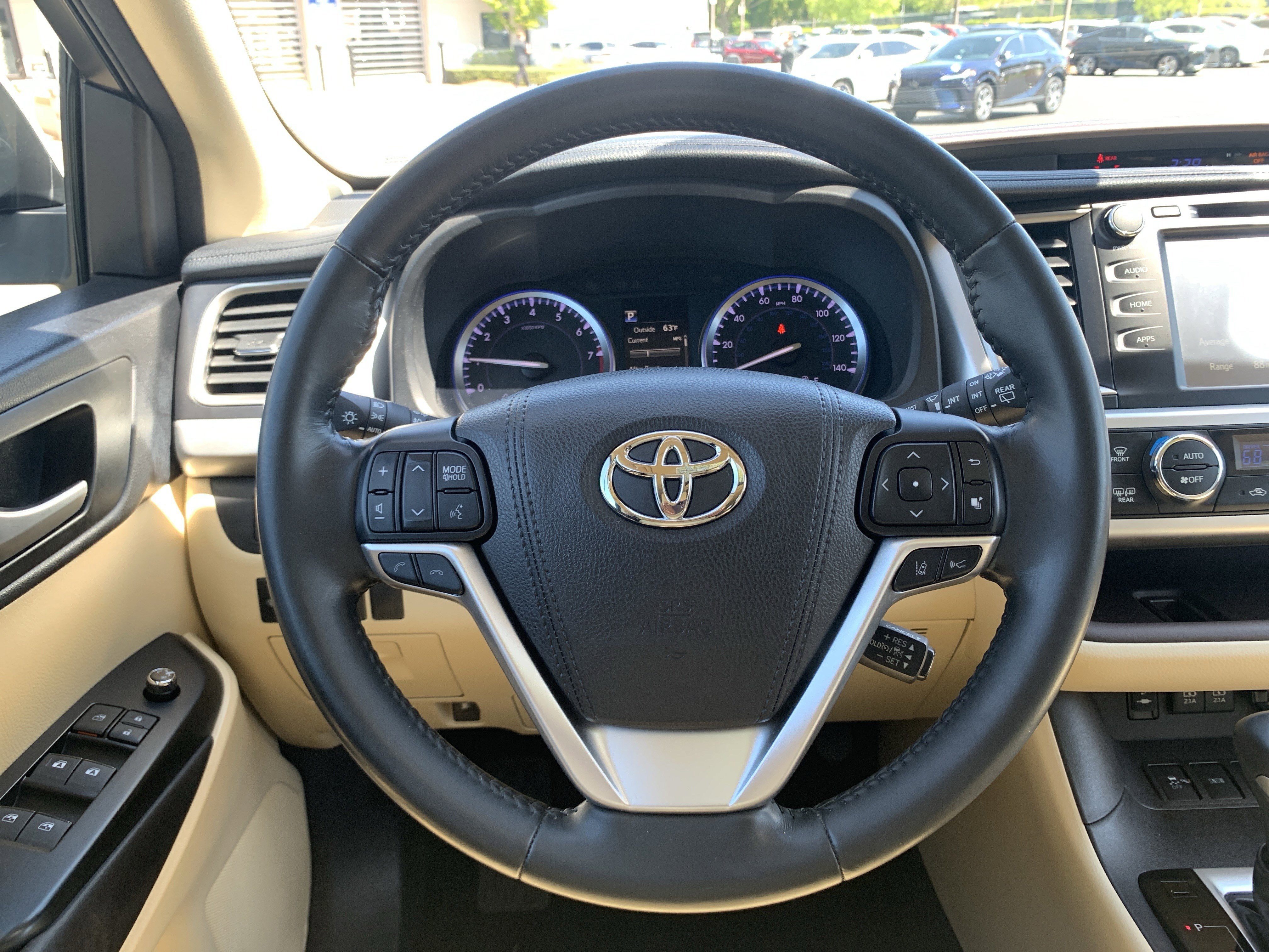Used 2017 Toyota Highlander XLE image 18