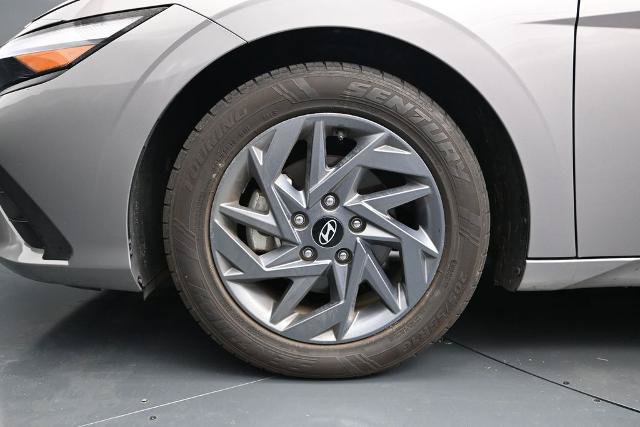 Used 2024 Hyundai Elantra SEL FWD image 12