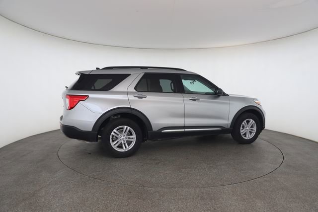 Used 2024 Ford Explorer XLT w/ Equipment Group 202A AWD/4WD image 21