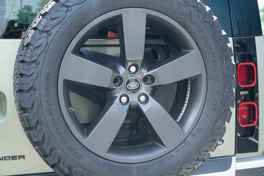 Used 2020 Land Rover Defender 110 SE AWD/4WD image 17