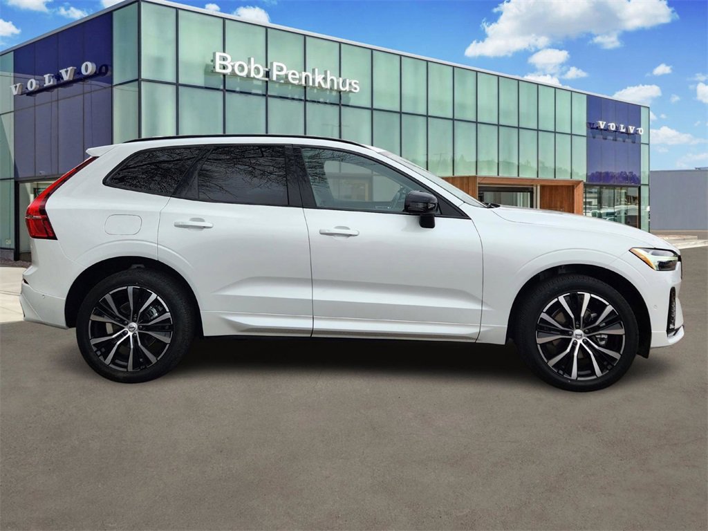 Used 2025 Volvo XC60 B5 Plus image 29