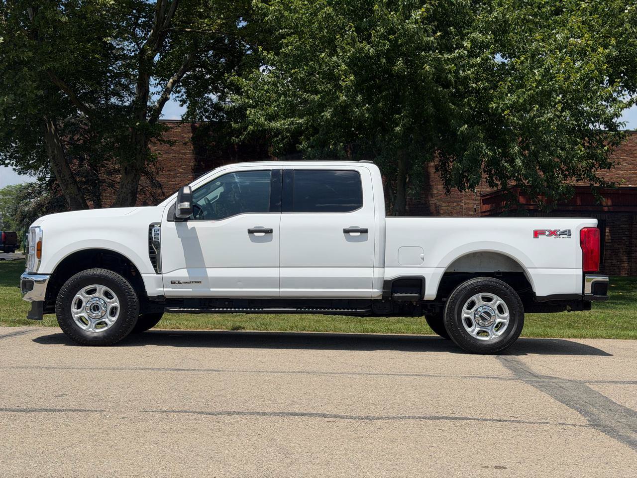 Used 2025 Ford F250 XLT w/ FX4 Off-Road Package AWD/4WD image 3