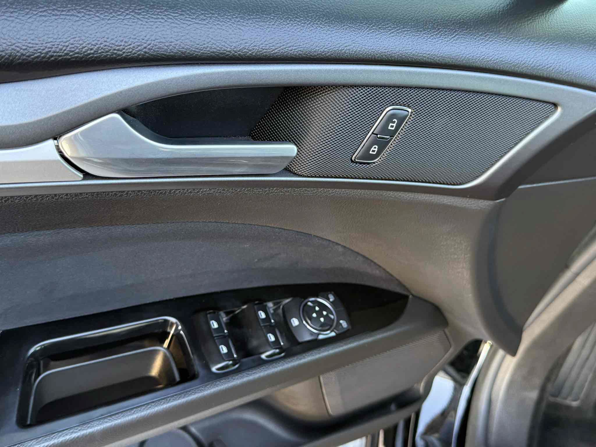 Used 2016 Ford Fusion SE FWD image 65