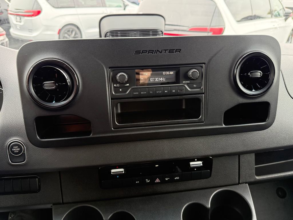 Used 2025 Mercedes-Benz Sprinter 2500 image 30