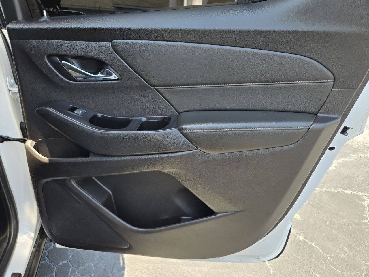 Used 2019 Chevrolet Traverse LT FWD image 49