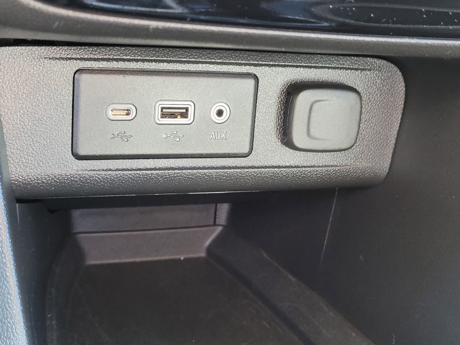 Used 2022 Buick Encore GX Select w/ Sport Touring Package image 26