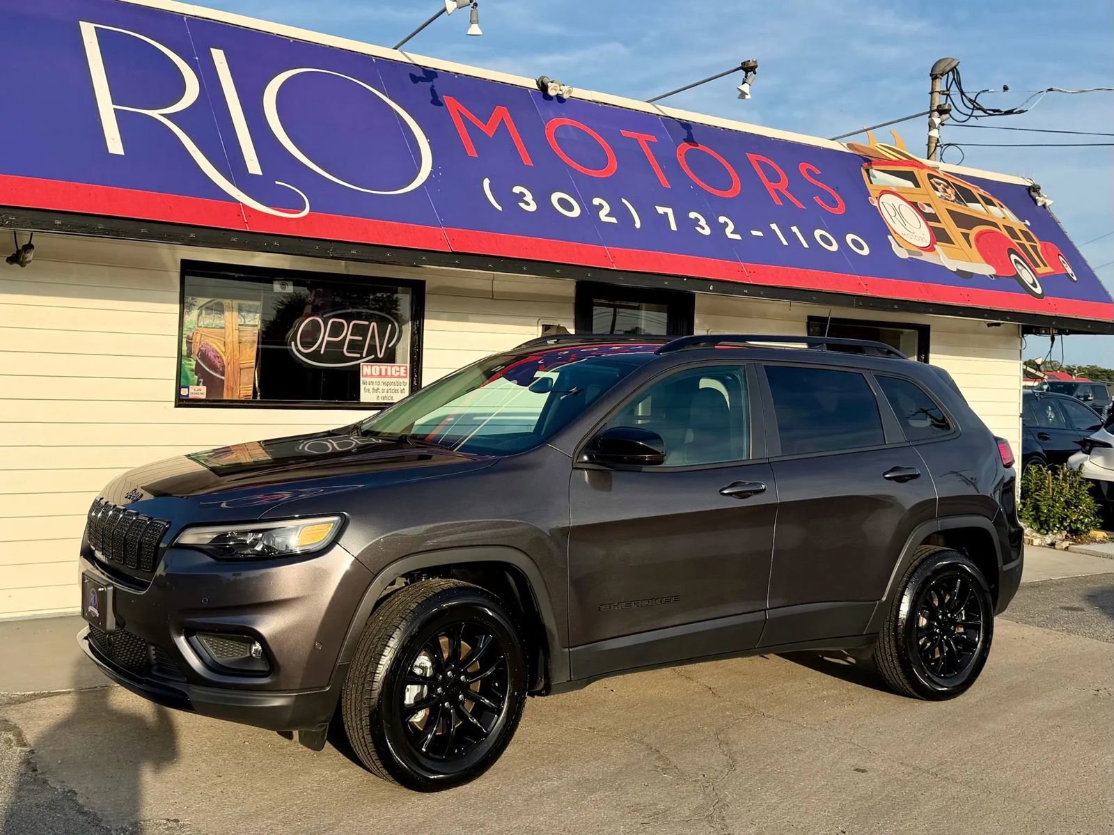 Used 2023 Jeep Cherokee Altitude Lux