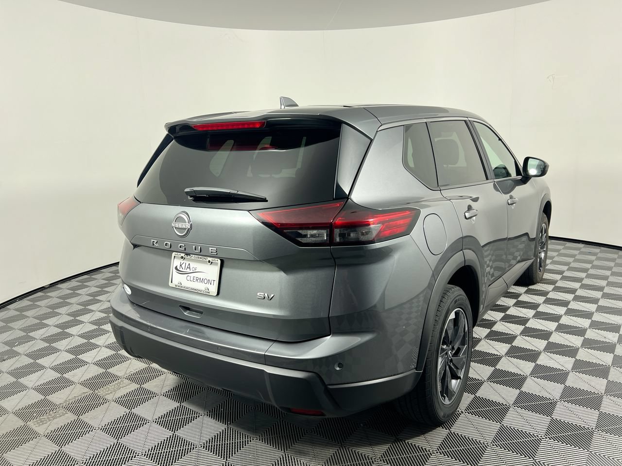 Used 2024 Nissan Rogue SV FWD image 3