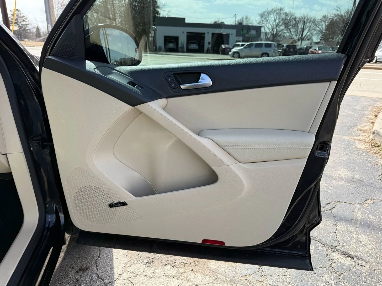 Used 2017 Volkswagen Tiguan SEL image 19