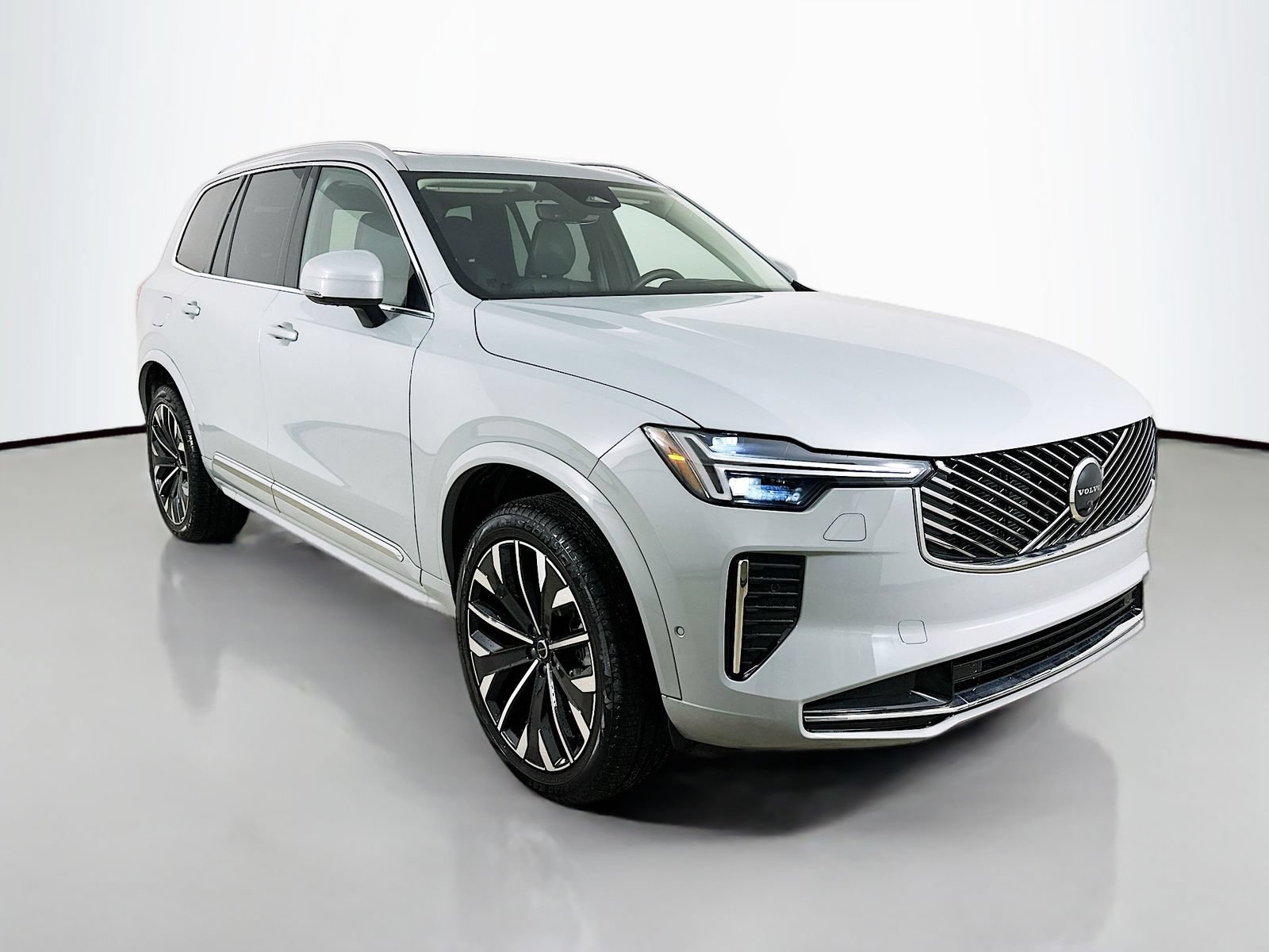 New 2026 Volvo XC90 B6 Ultra w/ Protection Package AWD/4WD image 3