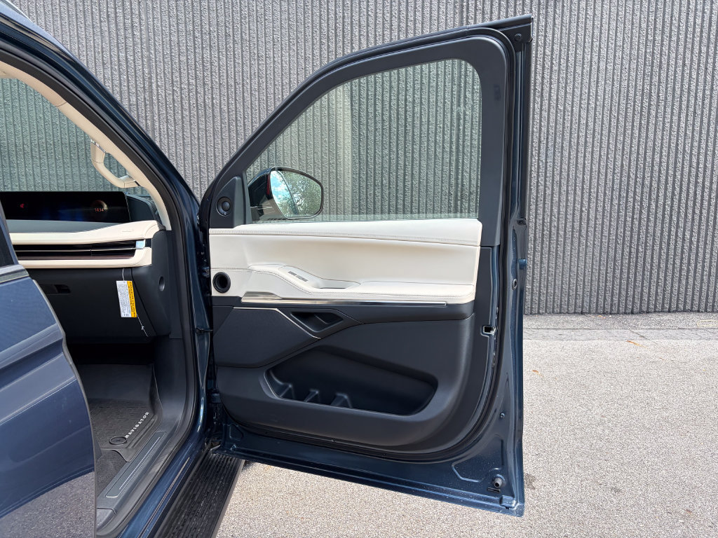 New 2027 Lincoln Navigator Premiere AWD/4WD image 40