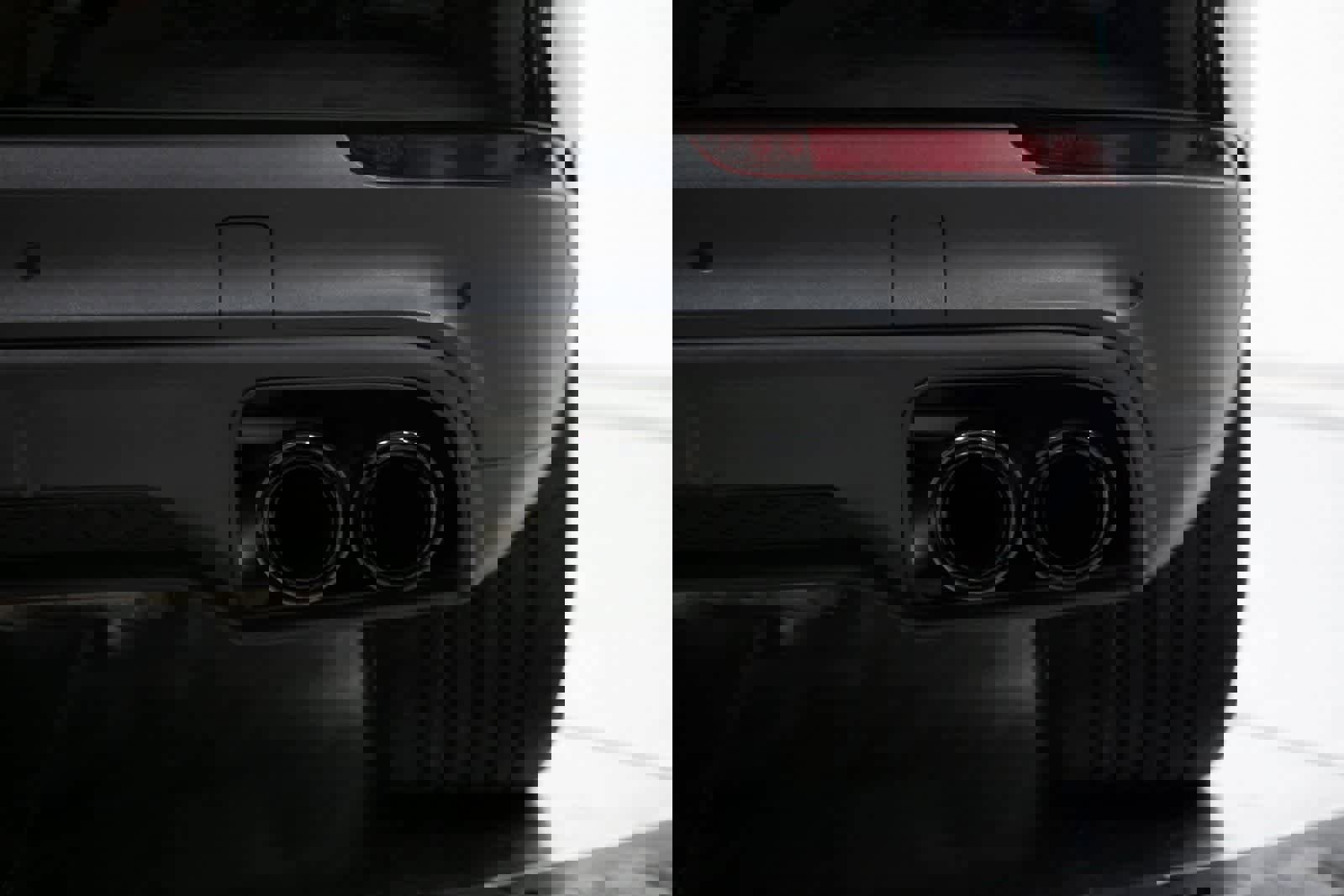 Certified 2023 Porsche Cayenne Platinum Edition image 35