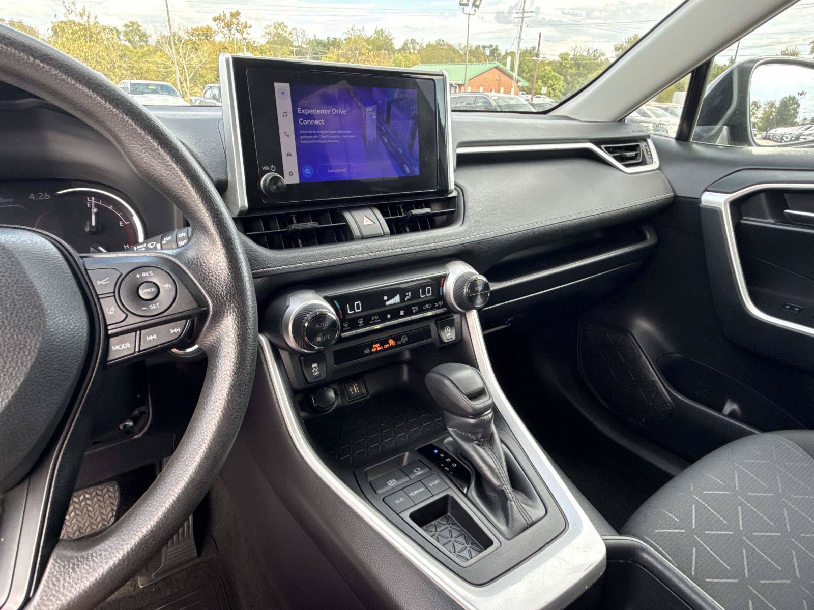Used 2024 Toyota RAV4 XLE FWD image 29