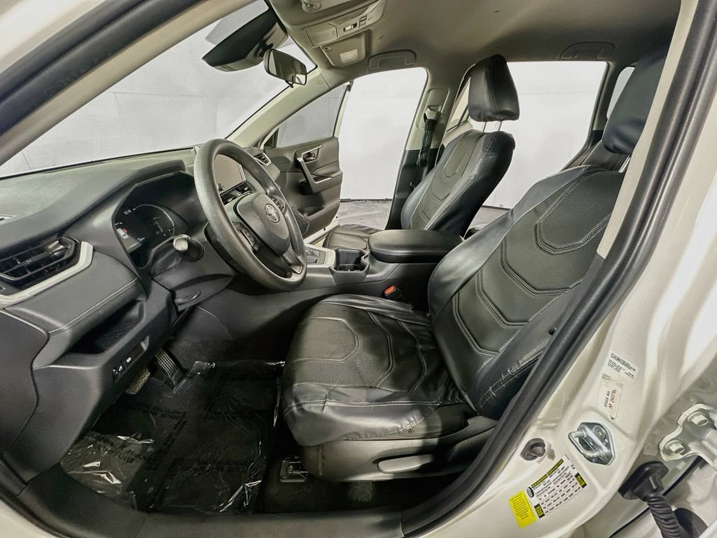 Used 2024 Toyota RAV4 LE FWD image 15
