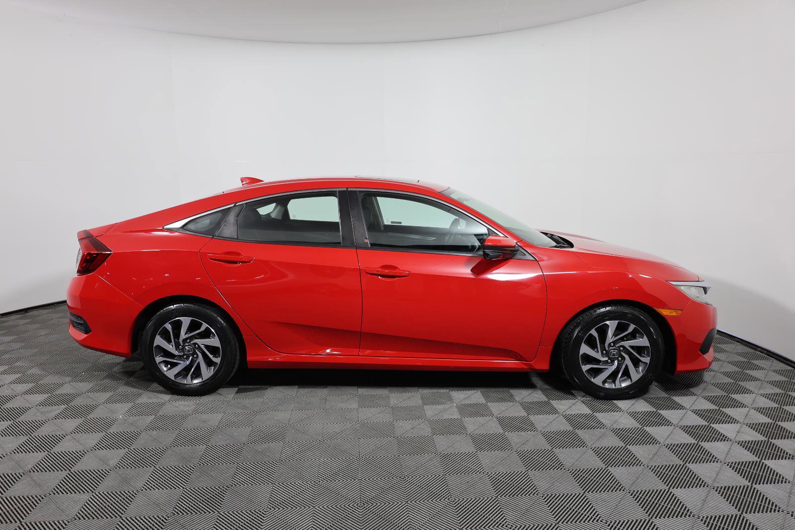 Used 2018 Honda Civic EX image 4