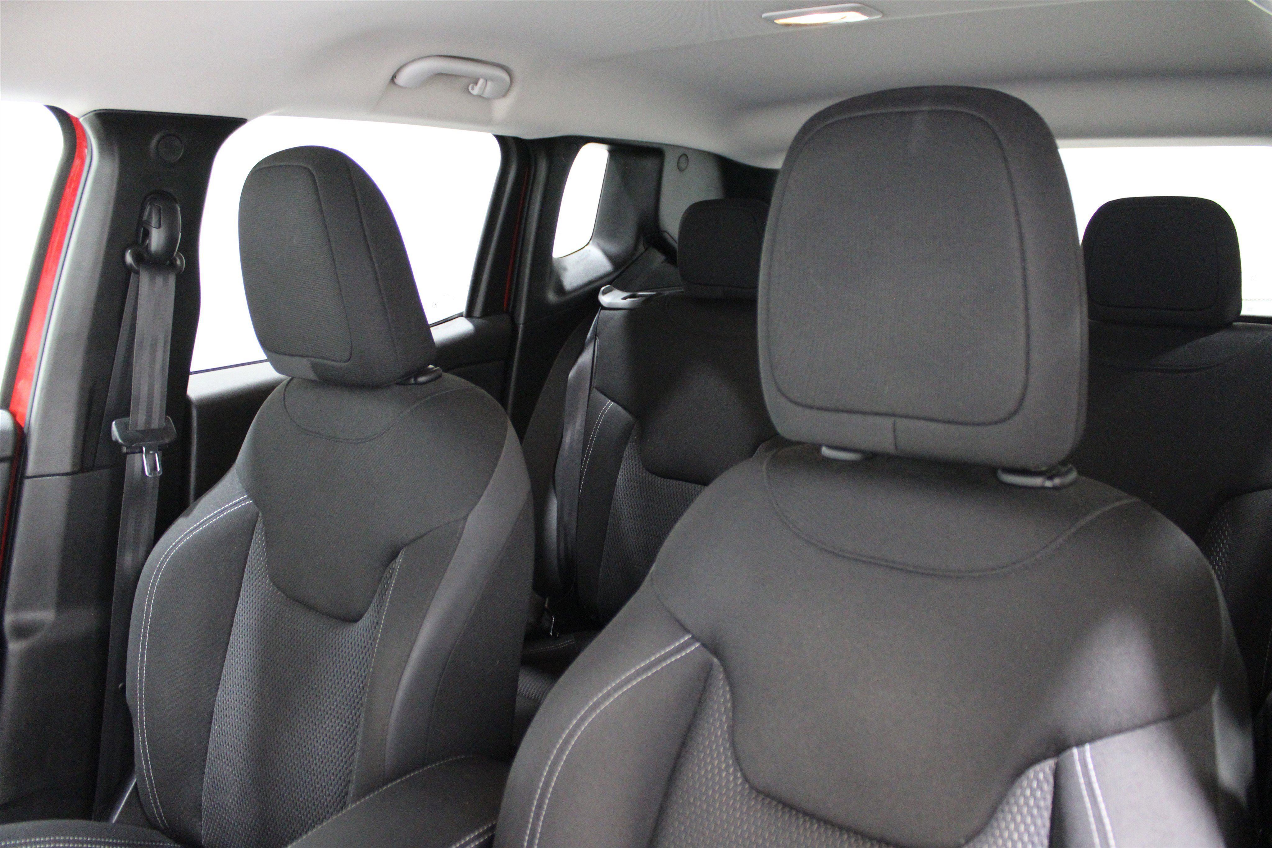 Used 2023 Jeep Renegade Latitude w/ Premium Group image 5