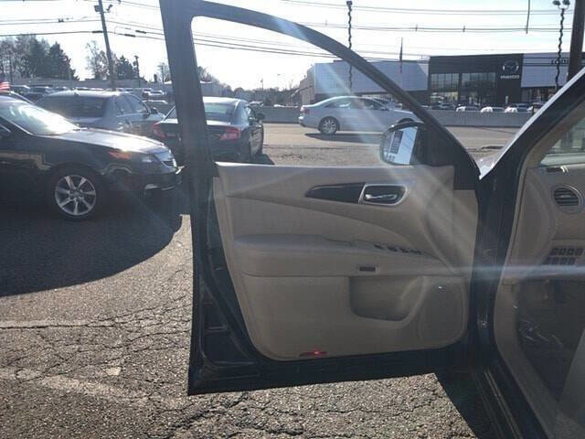 Used 2013 Nissan Pathfinder Platinum w/ Platinum Premium Pkg image 17