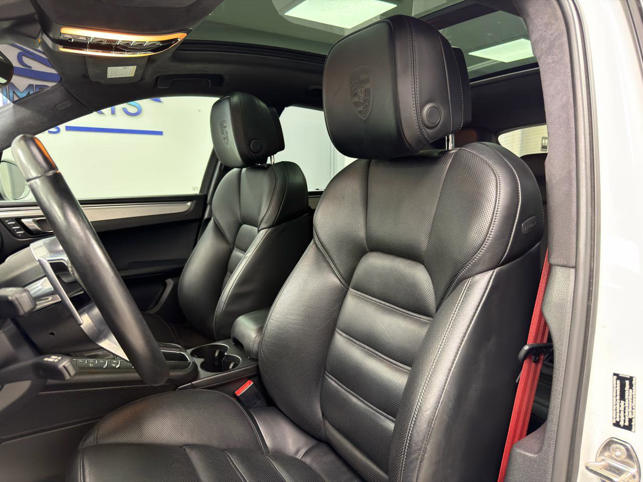 Used 2015 Porsche Macan Turbo image 11