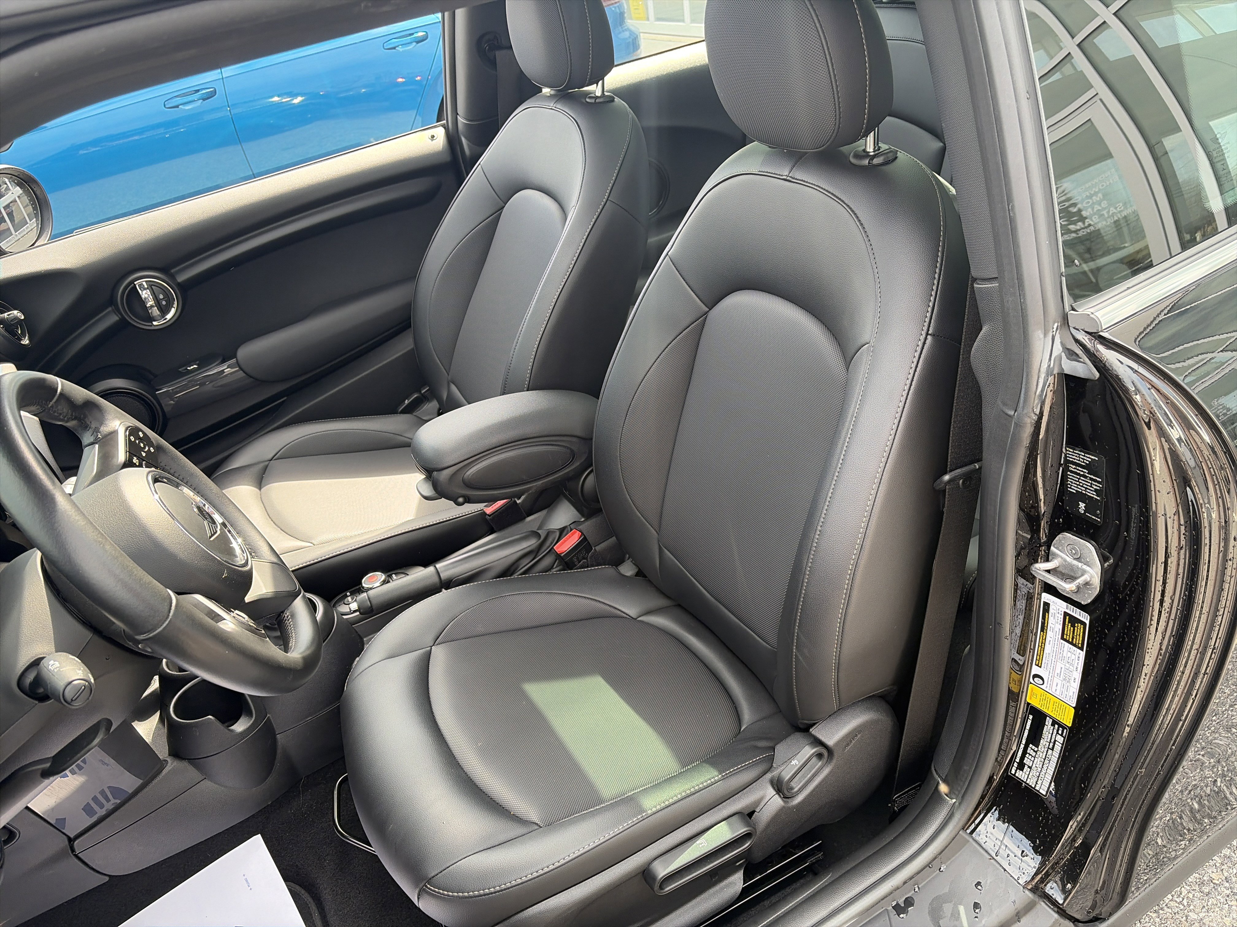 Used 2022 MINI Cooper 2-Door Hardtop image 19