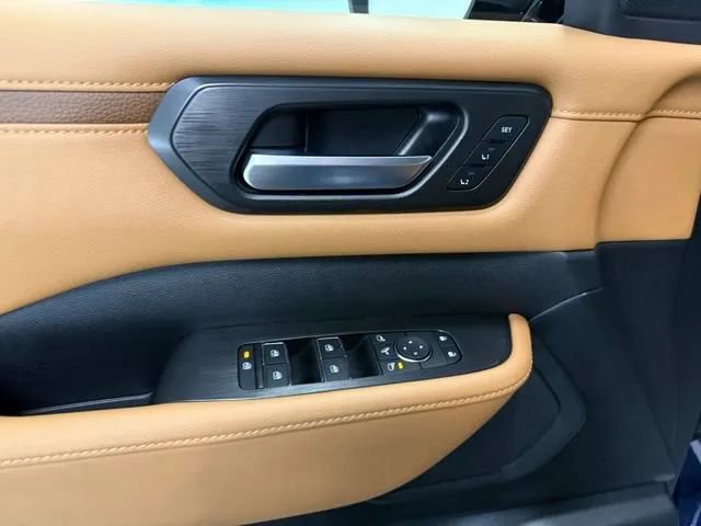 Used 2025 Nissan Armada SL image 15