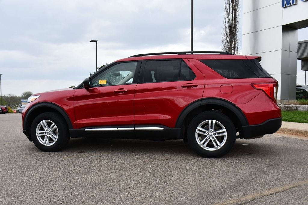 Used 2023 Ford Explorer XLT w/ Equipment Group 202A AWD/4WD image 3