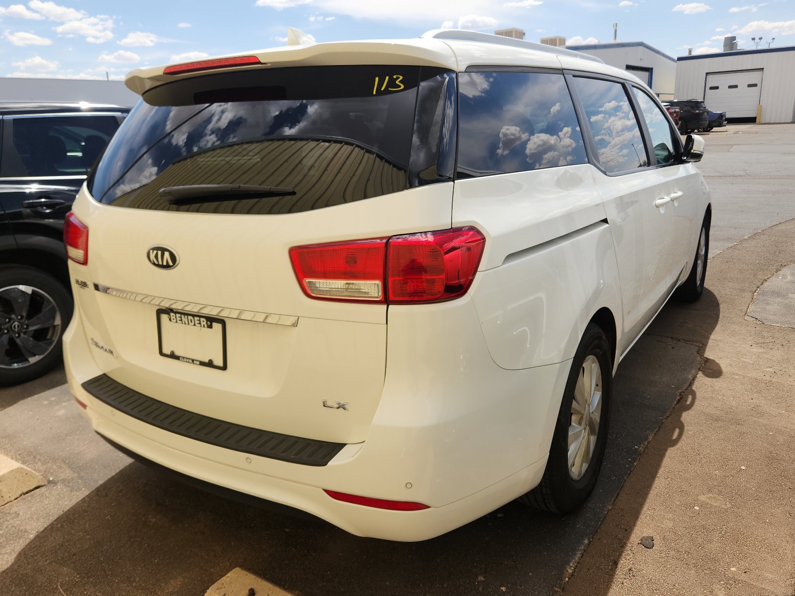 Used 2016 Kia Sedona LX w/ Option Group 020 FWD image 3