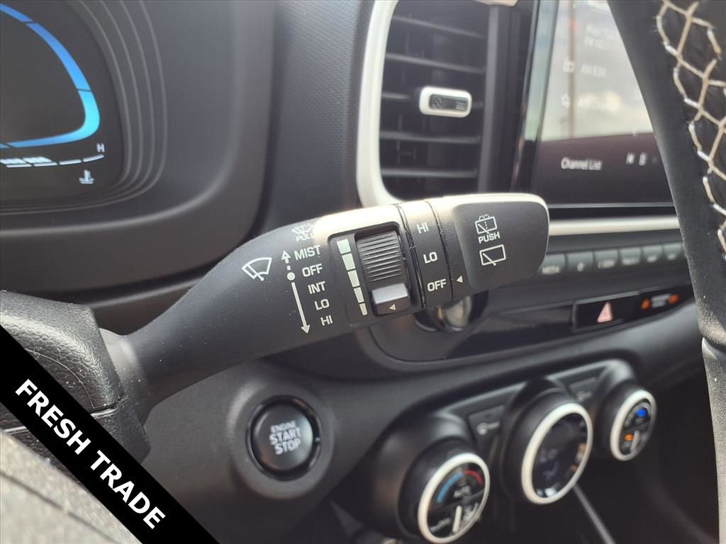 Used 2024 Hyundai Venue Limited image 19