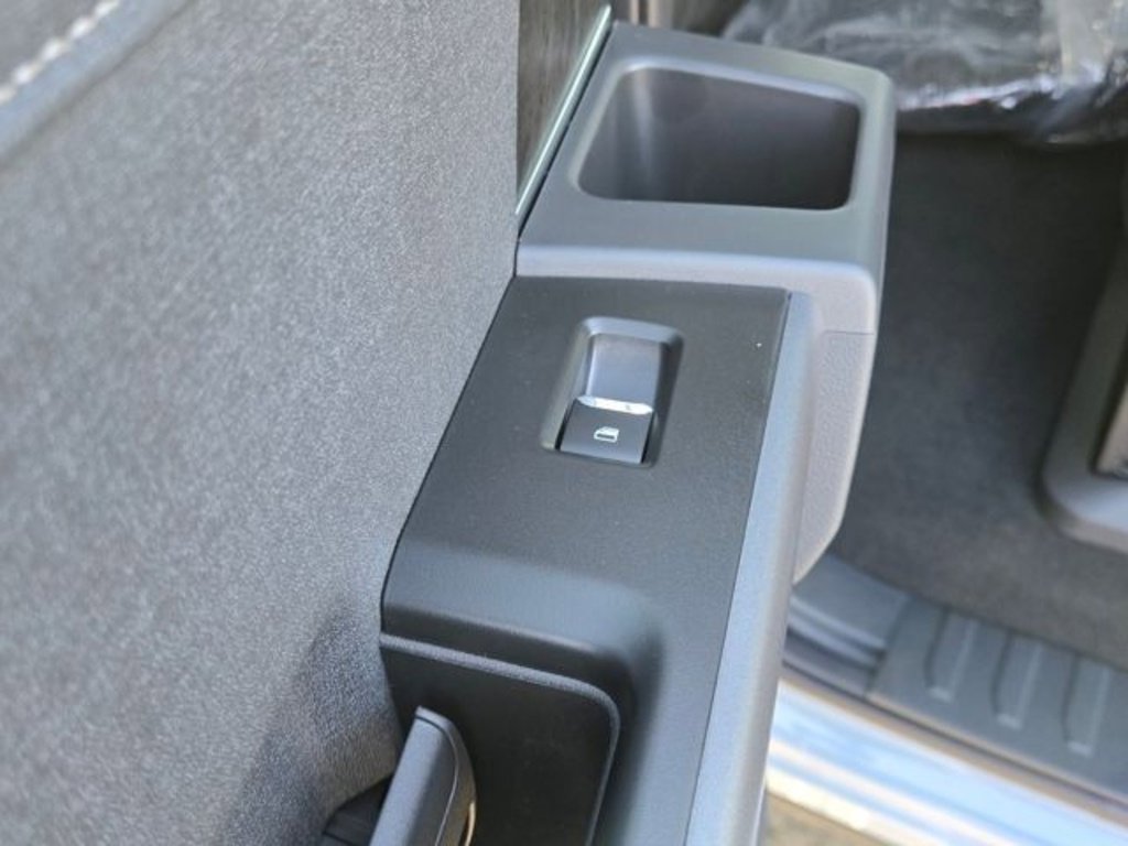 New 2025 Ford F350 Lariat w/ Lariat Ultimate Package image 38