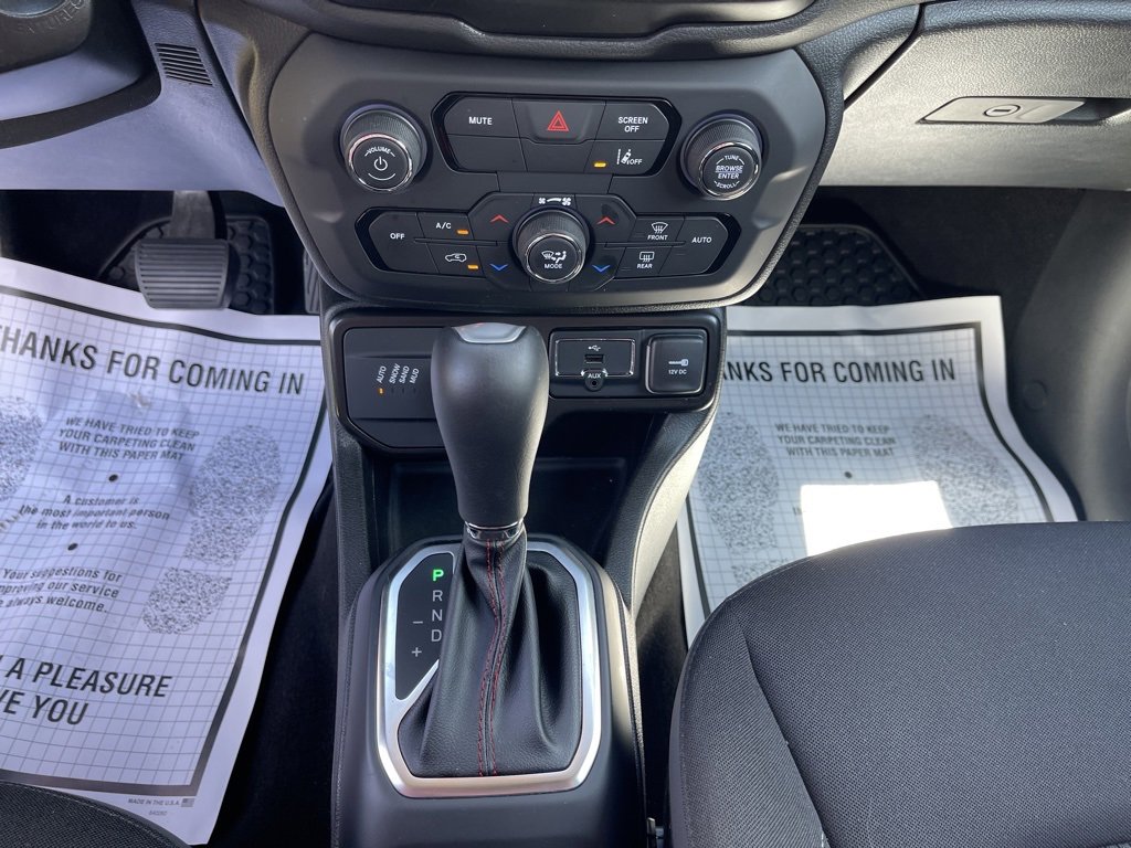Used 2023 Jeep Renegade Latitude image 25